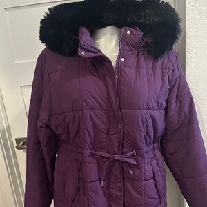Elegant Women's Puffer Jacket with Faux Fur Trim